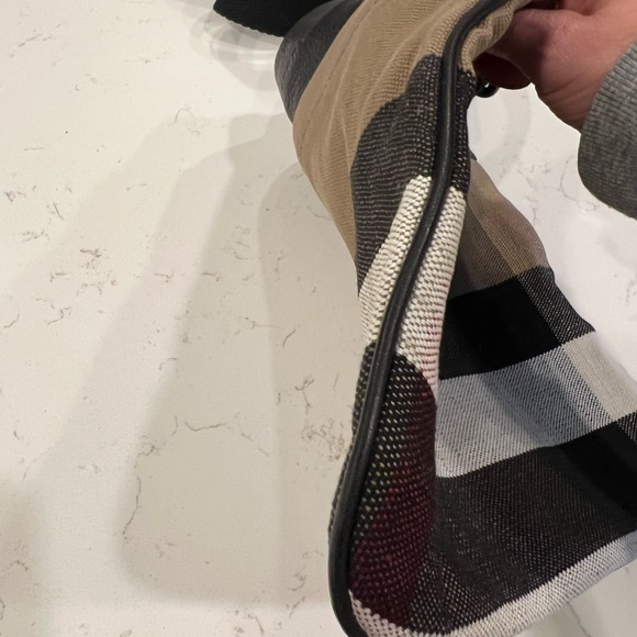 Authentic Burberry cross-body bag..excellent condition - Picture 8 of 9